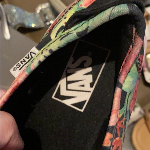 Vans - Picture 3 of 3